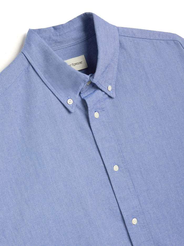 Detailed collar shot of Oliver Spencer Men's Blue Button Down Cotton Shirt