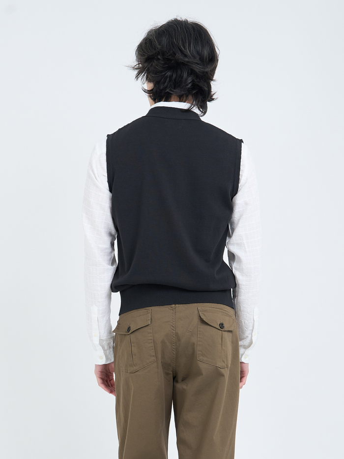 Dewsbury V Neck Penrose Black