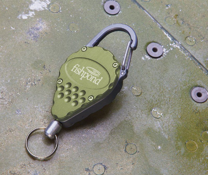 Fishpond Arrowhead Retractor - Moss