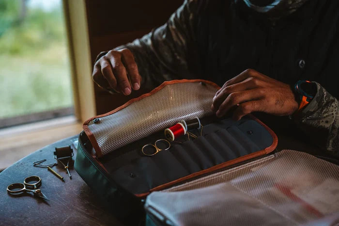 Fishpond Backwater Fly Tying Kit - internal pockets