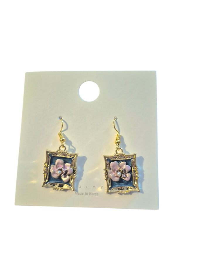 Flower framed earrings