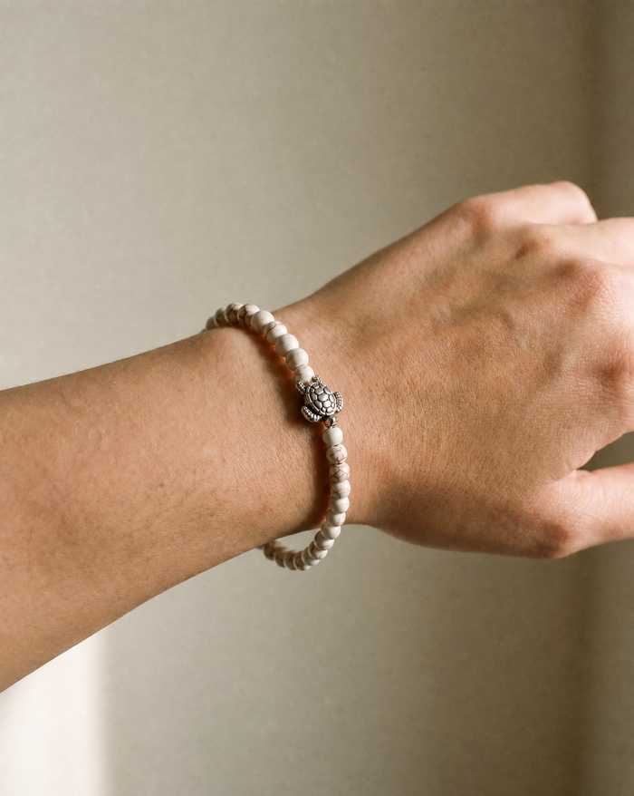 Honu 4mm Piros Beaded Bracelet