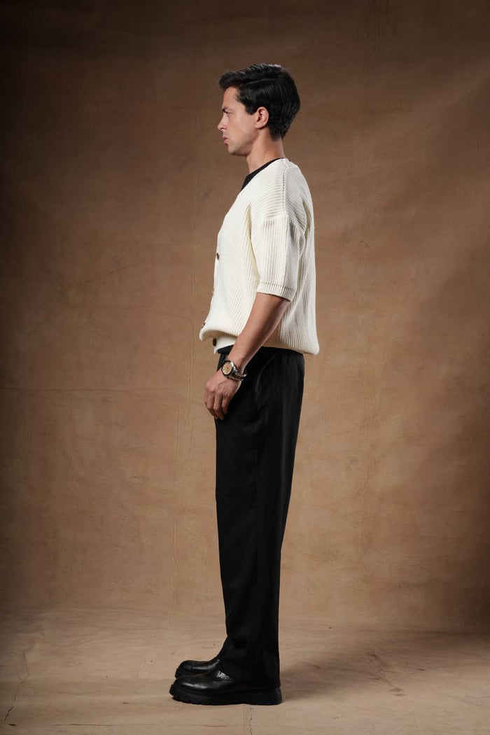 Knit cardigan boxy fit.