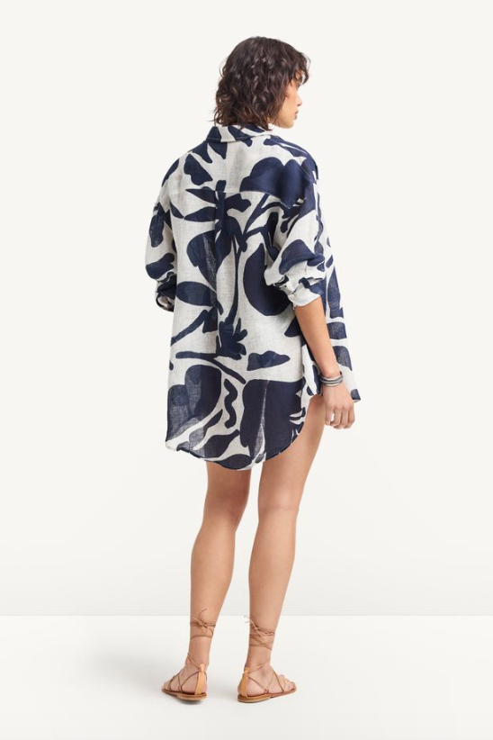 Playa Boyfriend Shirt in Night Flower