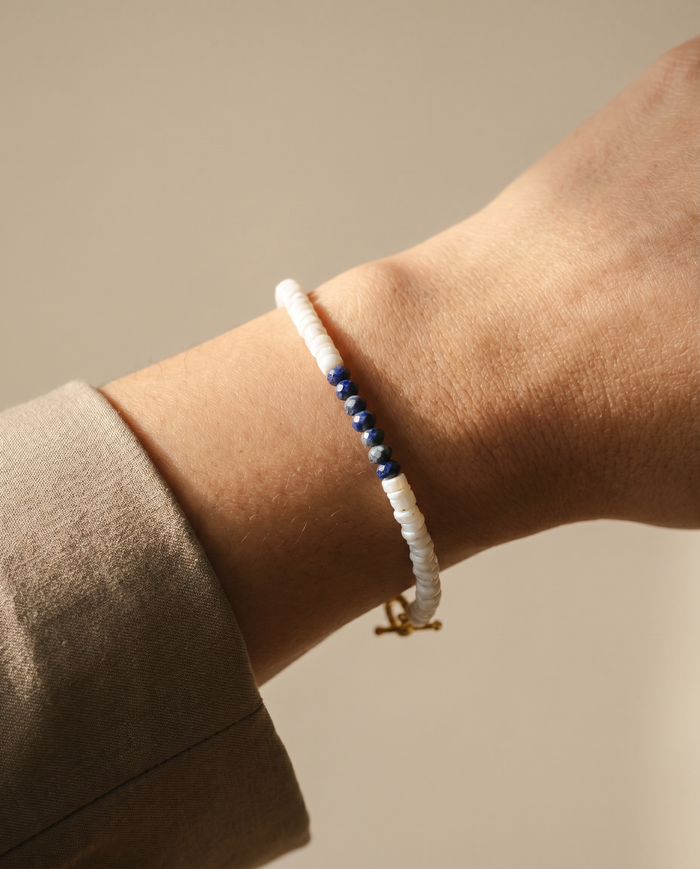 Puka Shells and Sodalite Stone Bead Bracelet - Close-Up
