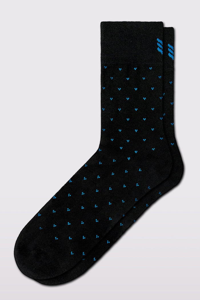 Model wearing Steps in Style calf length Socks Black Cyan