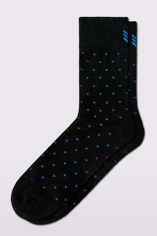 Model wearing Steps in Style calf length Socks Black Cyan