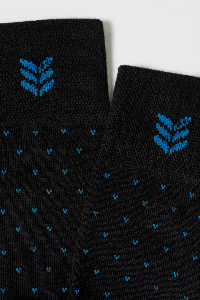 Model wearing Steps in Style calf length Socks Black Cyan