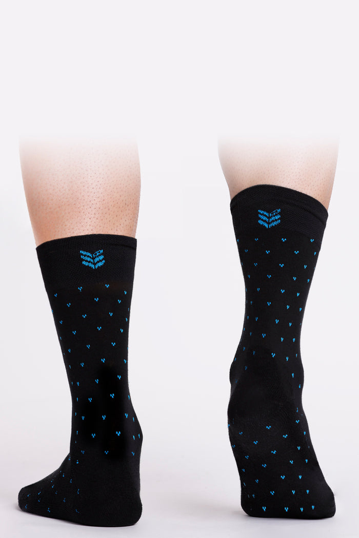 Model wearing Steps in Style calf length Socks Black Cyan