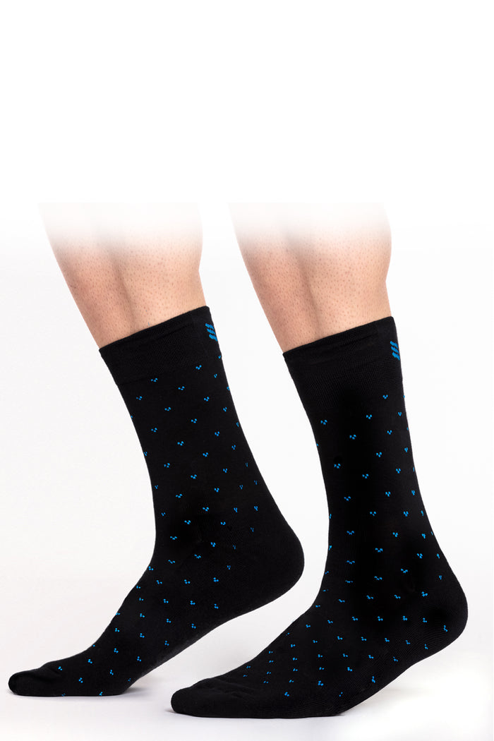 Model wearing Steps in Style calf length Socks Black Cyan